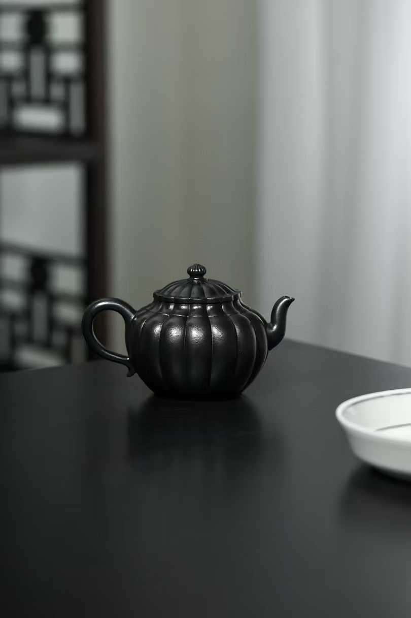 宜興紫砂壷（中国茶器）『筋紋菊蕾』