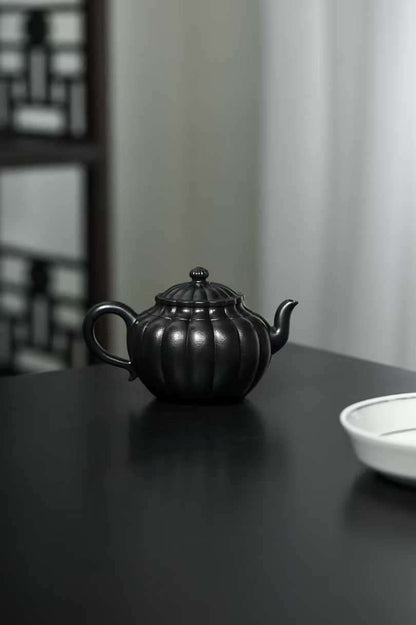 宜興紫砂壷（中国茶器）『筋紋菊蕾』